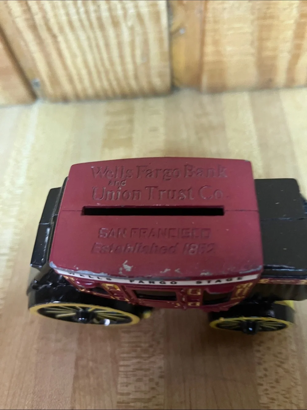 Vintage Wells Fargo Stagecoach cast iron coin bank collectible ( no key)